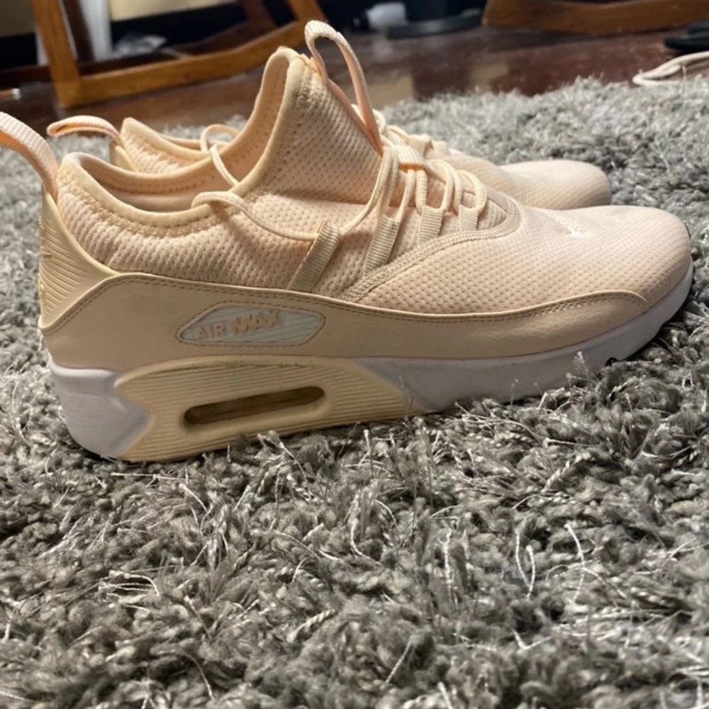 Pink nike air max